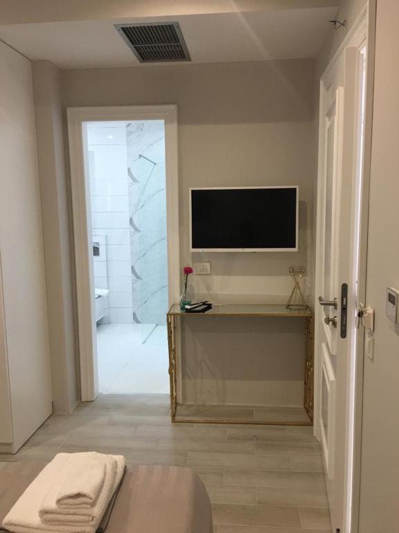 Onira luxury rooms room 3