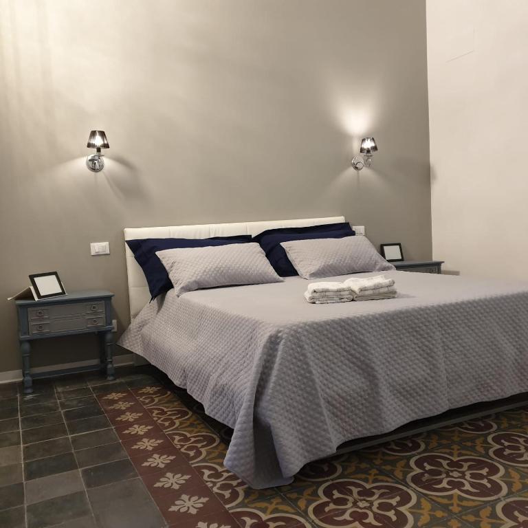 Opera Prima 28 room 1