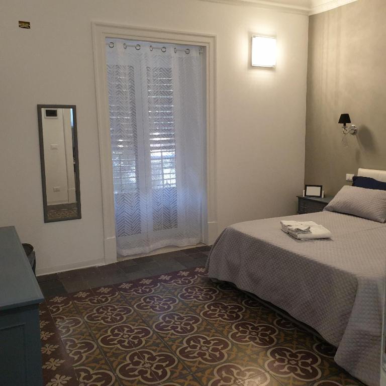 Opera Prima 28 room 2