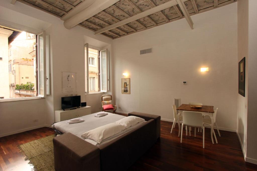 Ottoboni Flats room 5