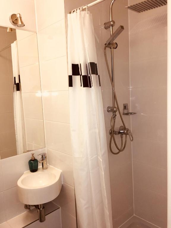 P11 room 6
