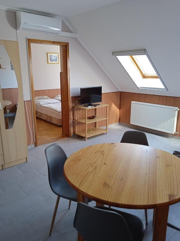 Apartman Pávai-Silye room 2
