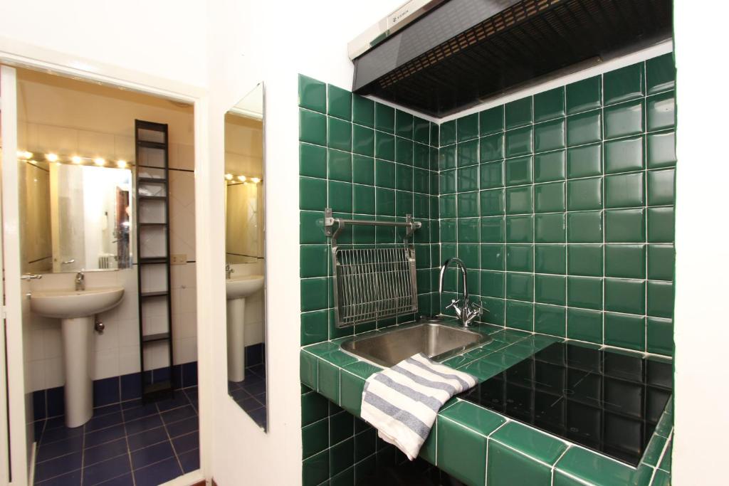 Penna Flats room 6
