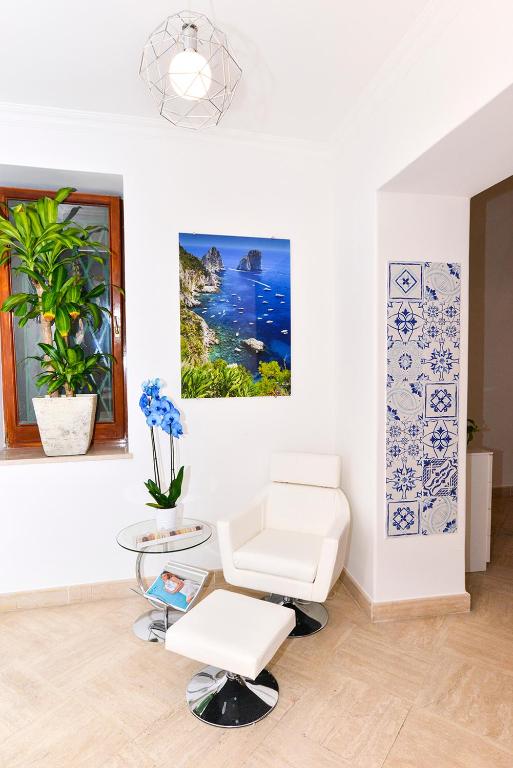 La Perla Blu Capri room 2