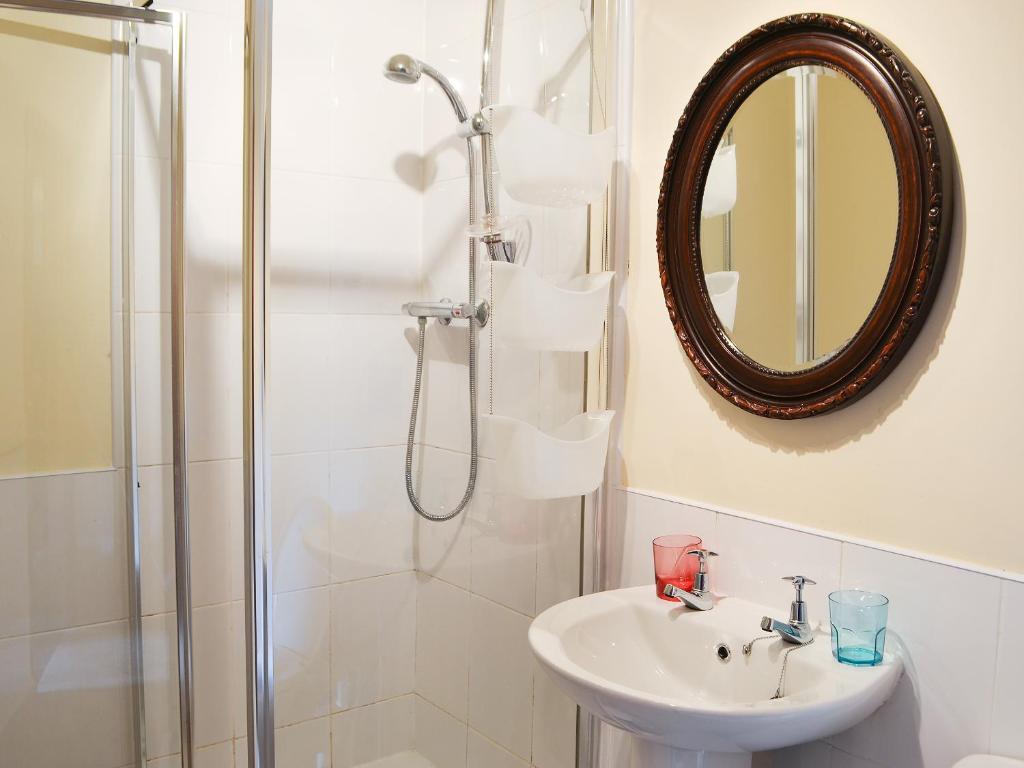 Piglet Cottage room 2