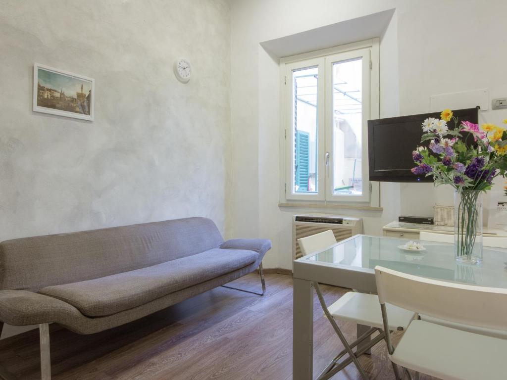 Pitti Two Bedroom Apartment room 2