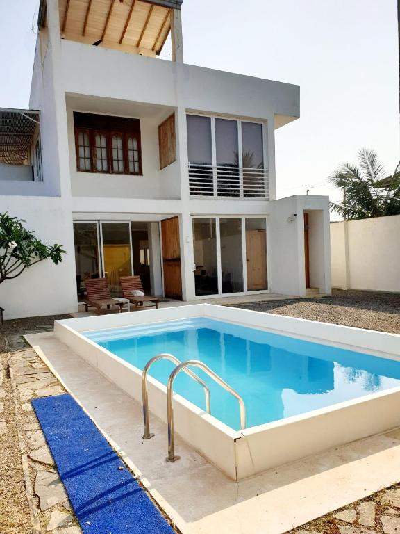 Poru Beach Villa room 1