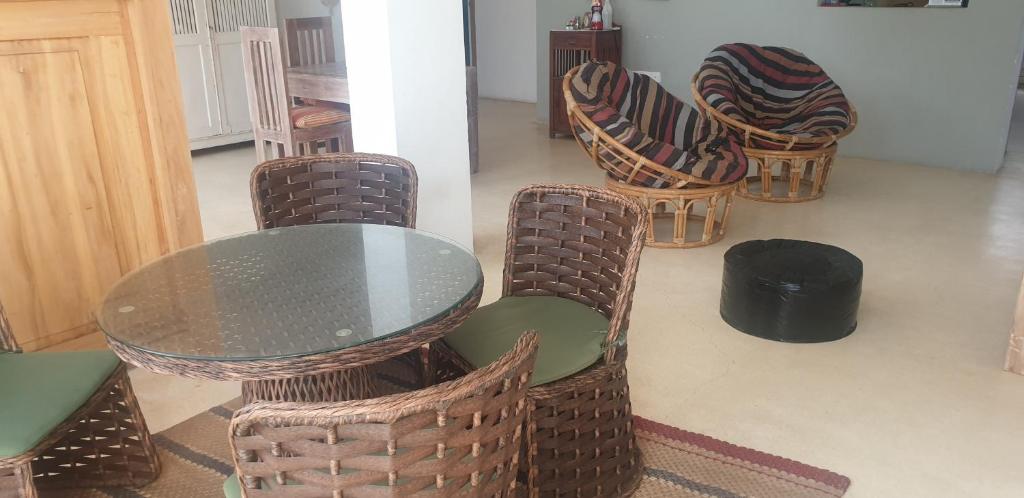 Poru Beach Villa room 3