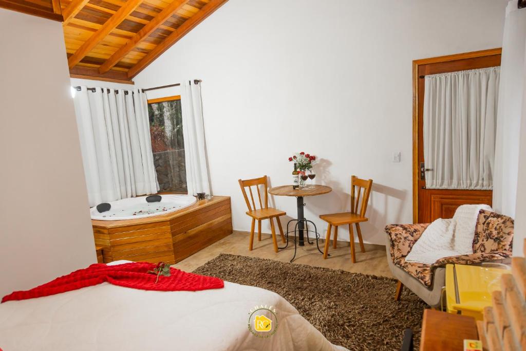 Chalés Recanto da cachoeira room 4