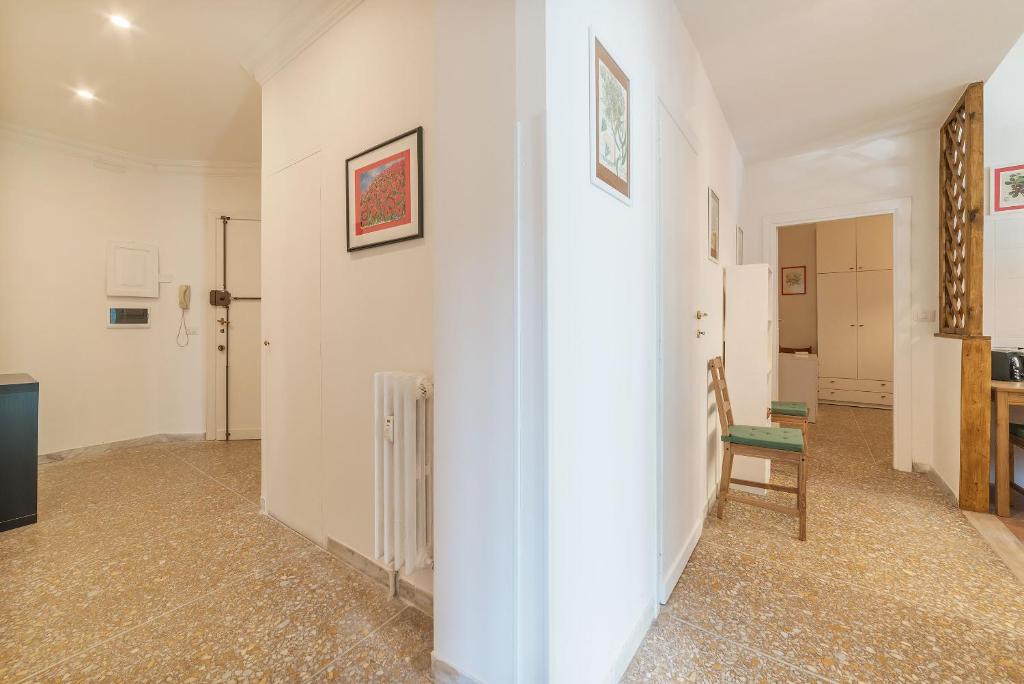 Red & White Vatican Apartment Vaticano Prati Rome room 1