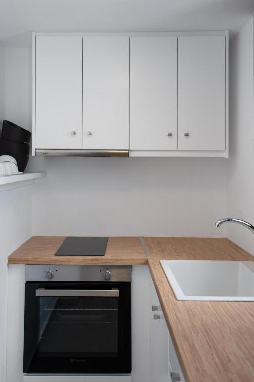 Villa Rosaviglia Oia with Hot Tub room 2