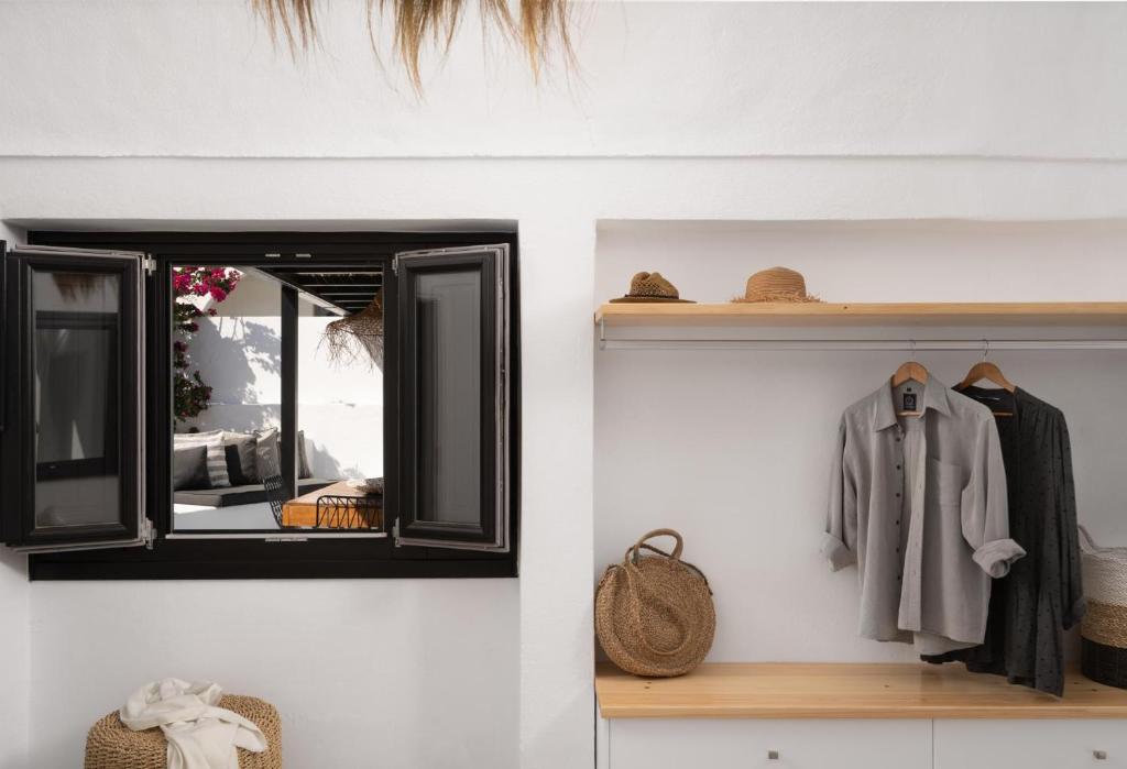 Villa Rosaviglia Oia with Hot Tub room 6