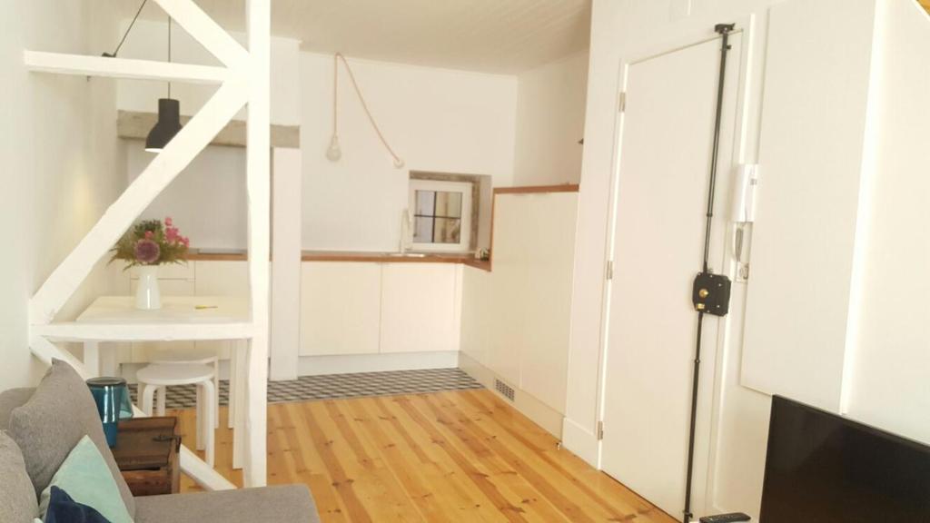 Rose Apartments room 4