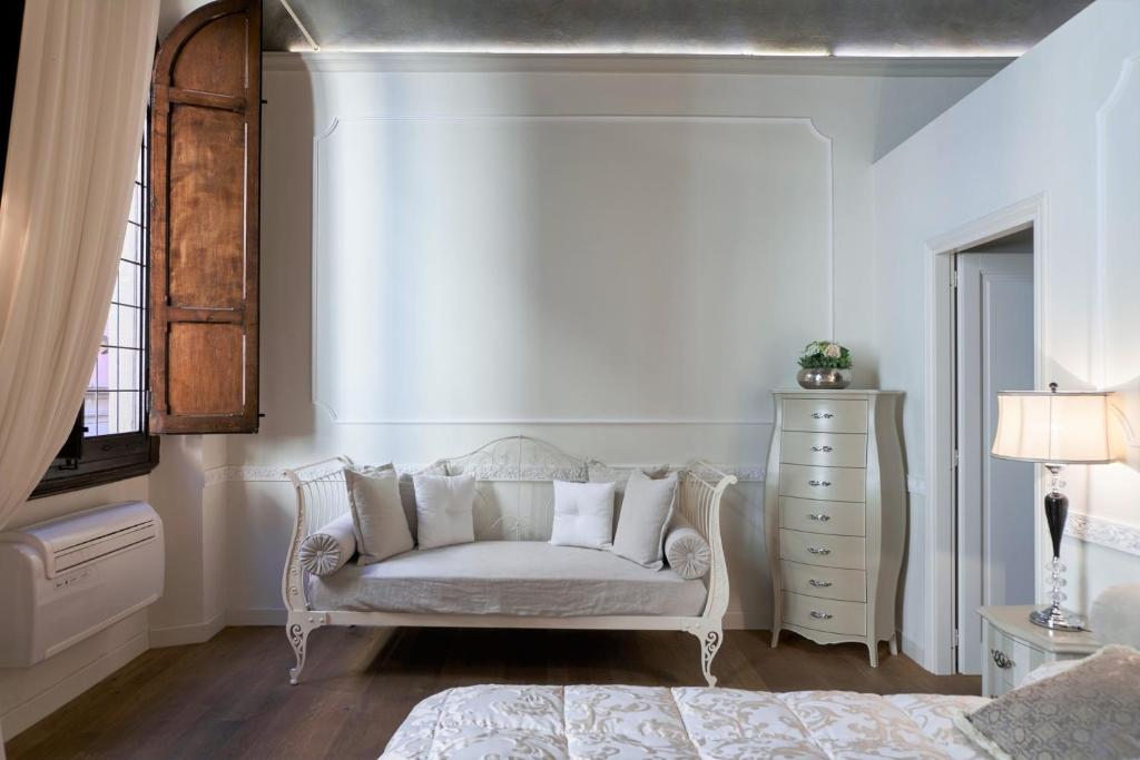 Luxury Apartment Rucellai room 6