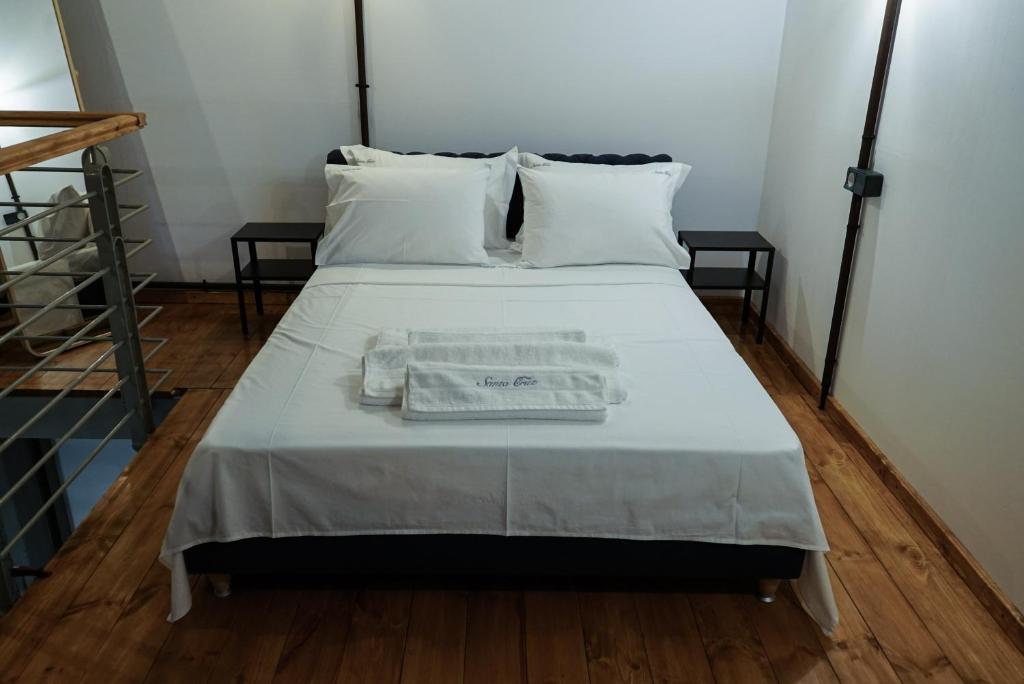 SANTA CRUZ 124 G room 1