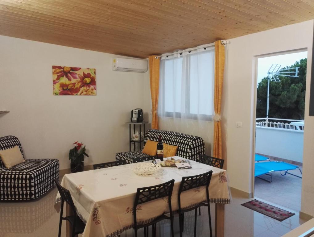 Sasha's Avola room 2