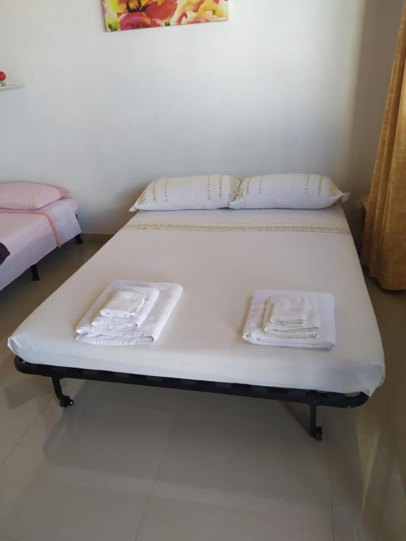 Sasha's Avola room 6