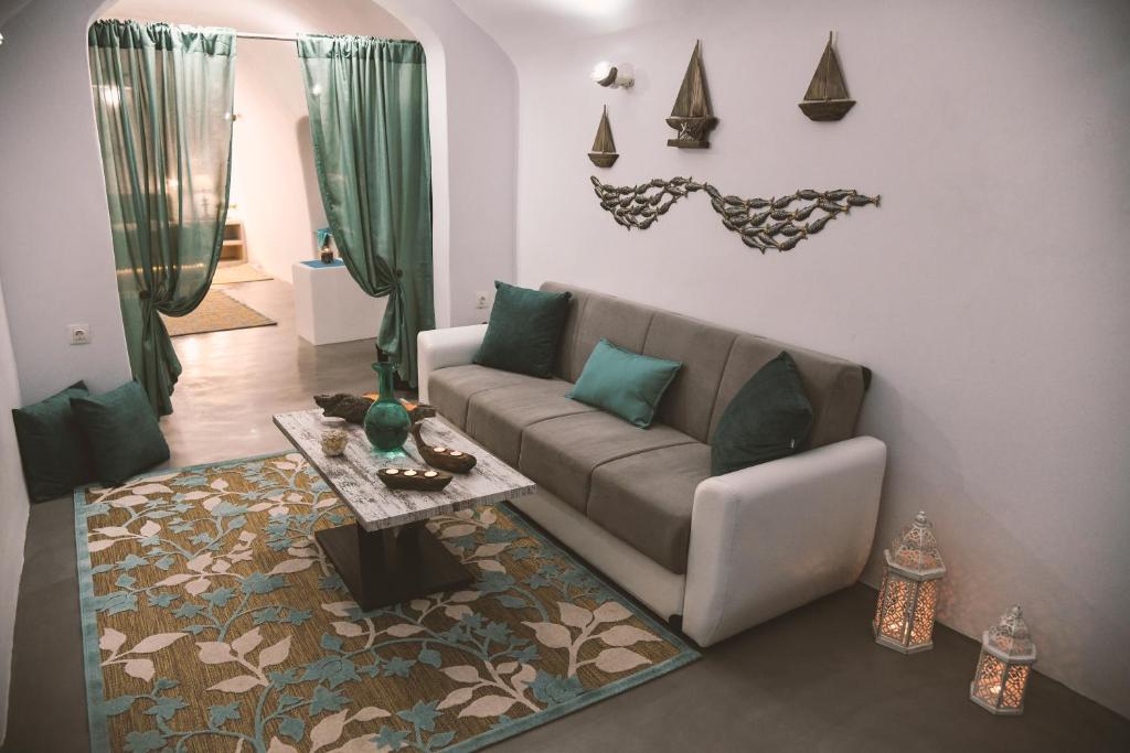 Serenity Blue (Cave house) room 1