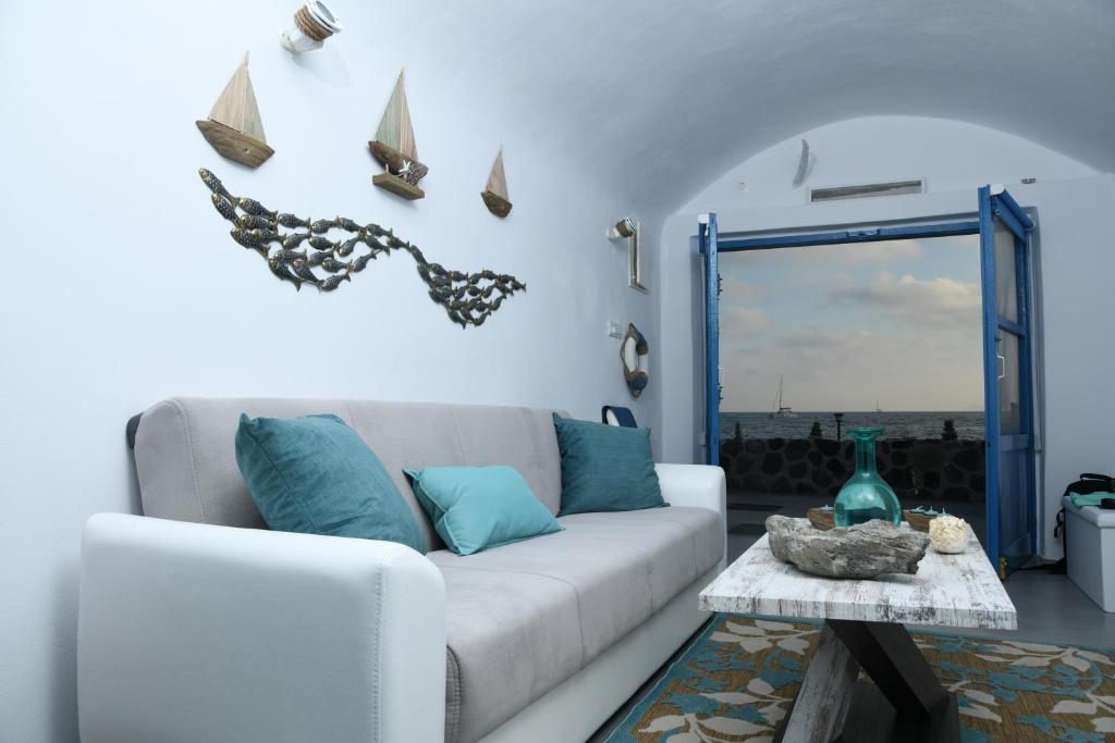 Serenity Blue (Cave house) room 2