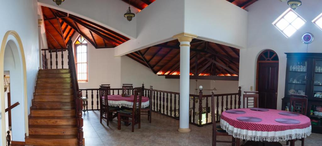 Simon's Lodge Hikkaduwa room 2