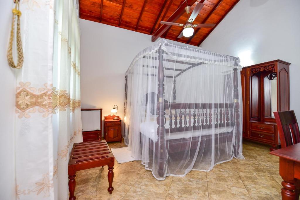 Simon's Lodge Hikkaduwa room 4