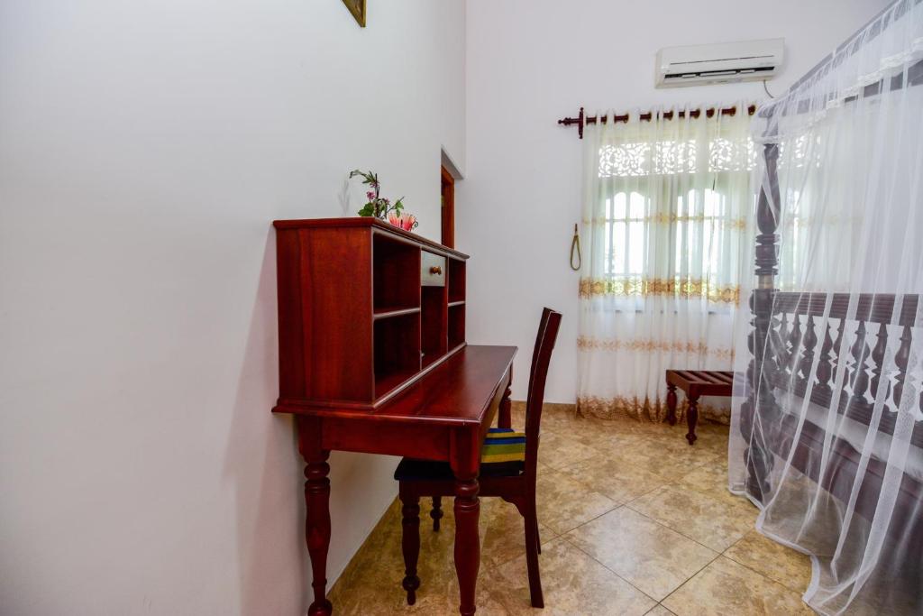 Simon's Lodge Hikkaduwa room 6