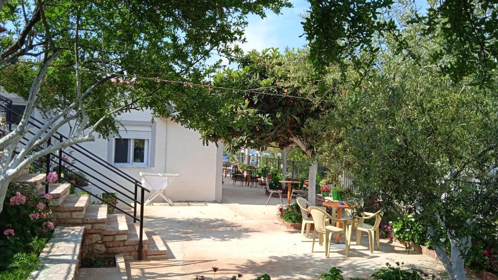 Sky Apartments Saranda room 3