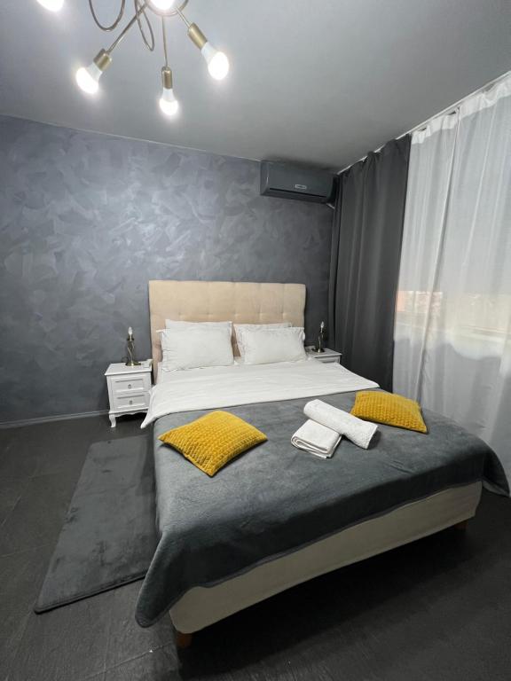 Studio 39 A room 1