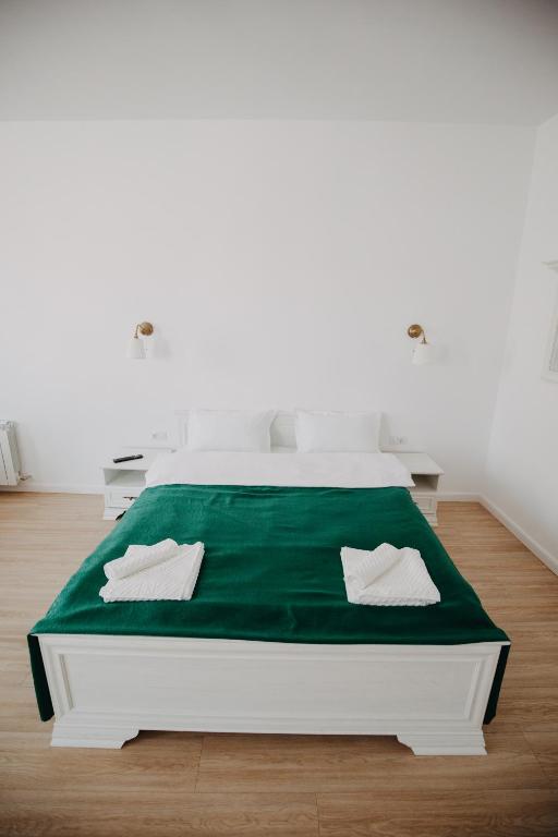 Studio Manzur room 3