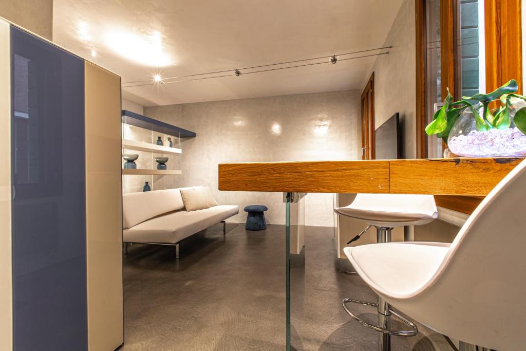 Studio San Marco R&R room 6