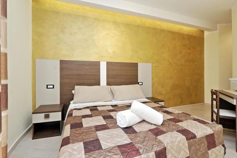 Roma Suite Centro room 6
