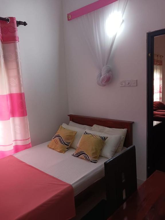 Sunflower House Weligama room 1