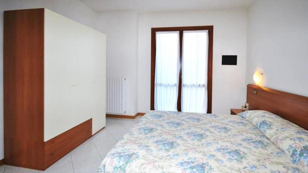 Sunny Apartment On The Sea room 5