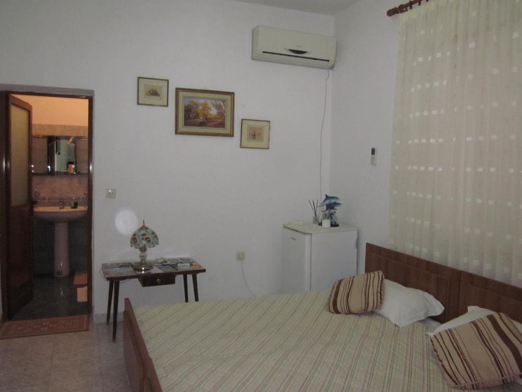 Guest House and Tavern Leo Saranda room 3
