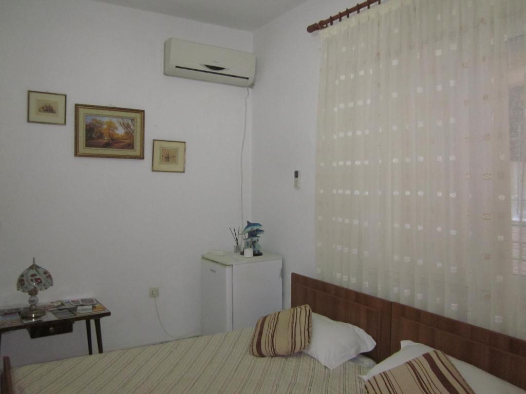 Guest House and Tavern Leo Saranda room 4