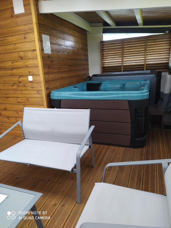 ticasemetyss room 1