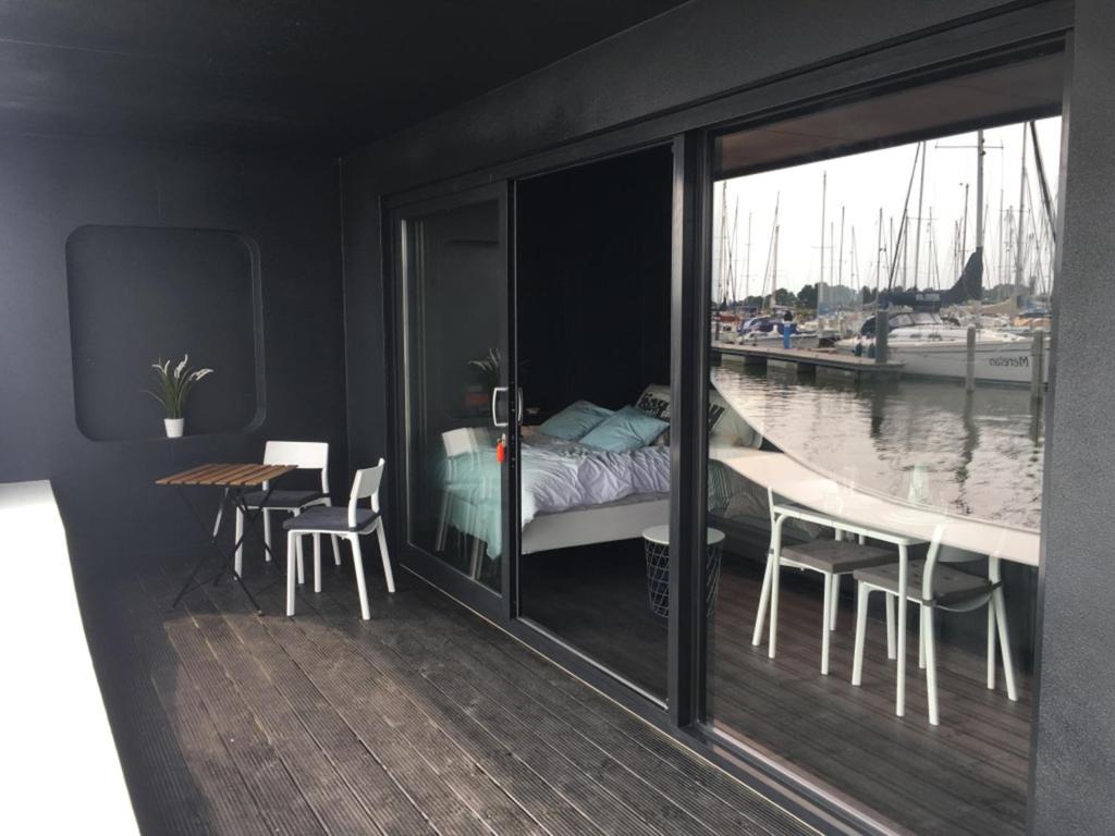 TinyFloat Andijk room 2