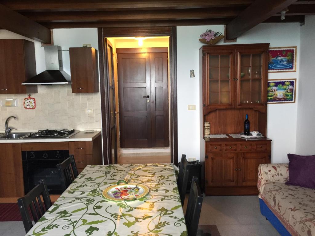 Tolomei House Holidays Sea View room 2