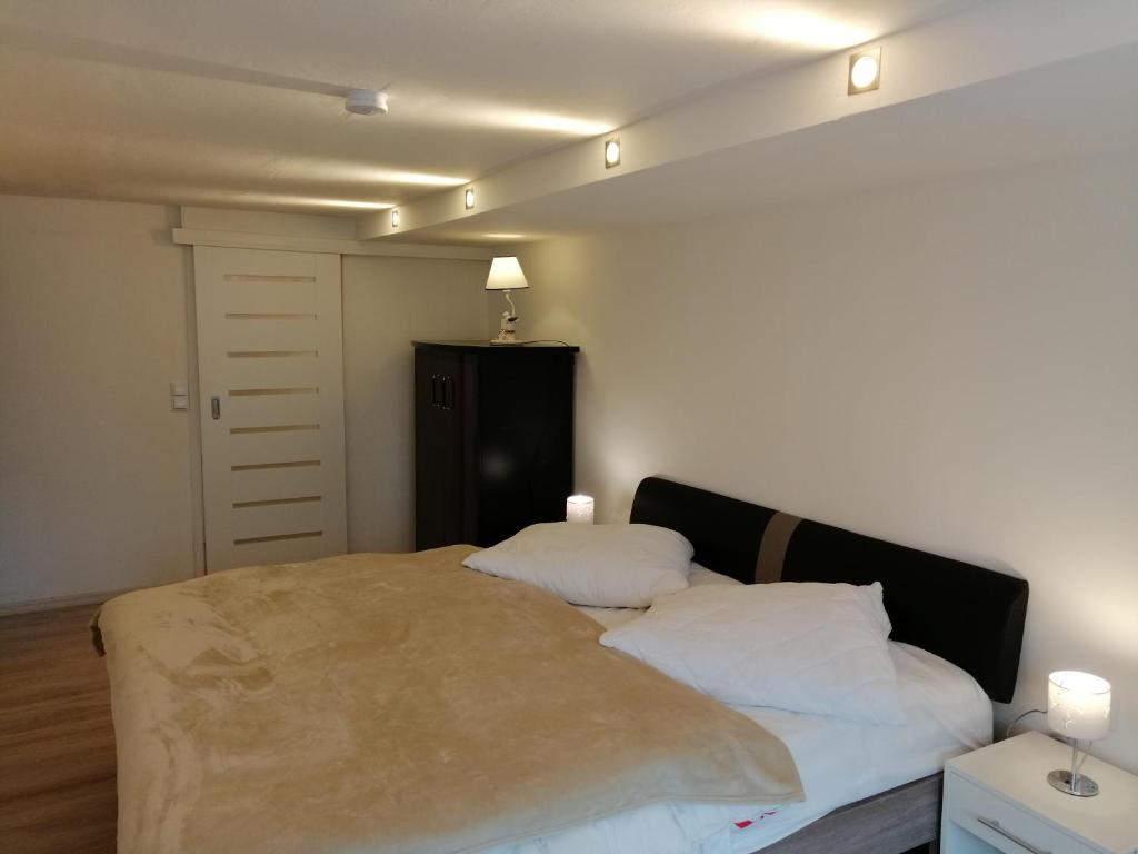 uns luett Huus room 6