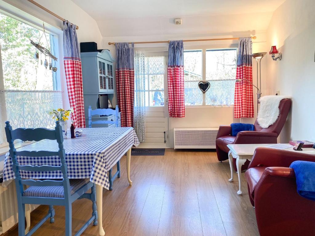Vakantiewoning 'Villa Asterlaan' OK36 room 2