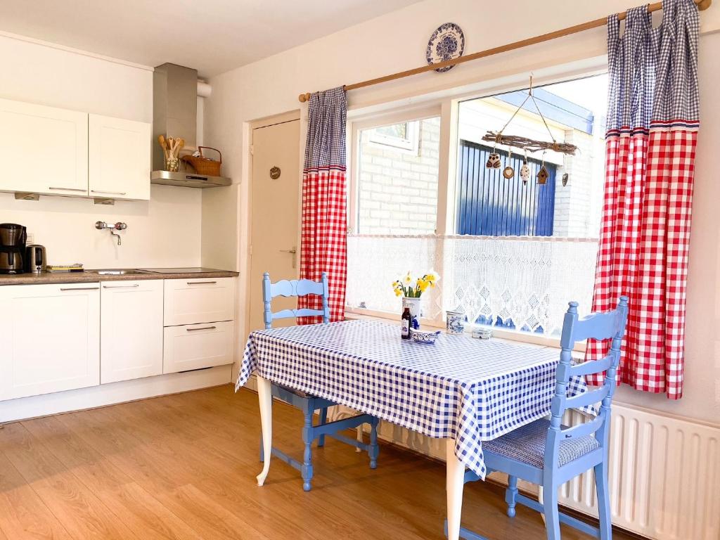 Vakantiewoning 'Villa Asterlaan' OK36 room 6
