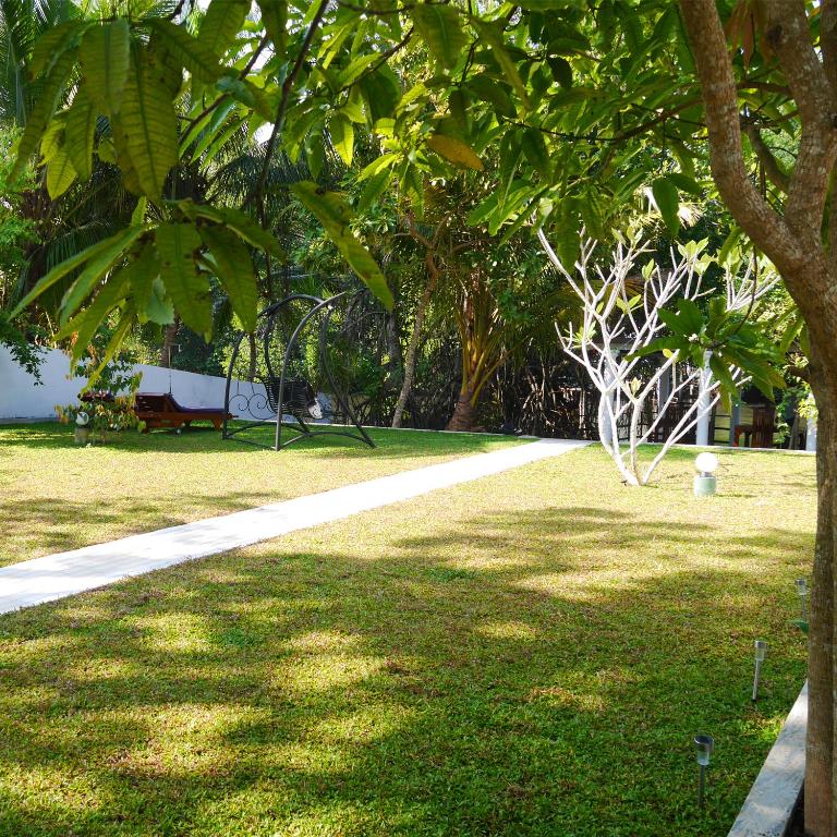 villa layanga - riverside guestrooms room 5