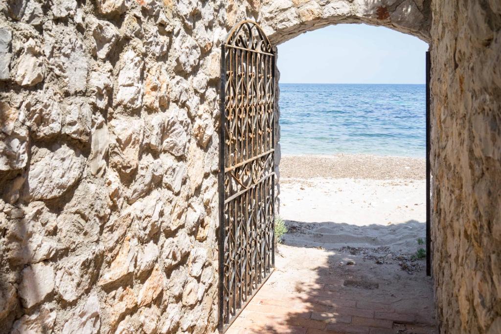VILLA TORRAMMARE - RELAX ON THE SEASIDE room 2