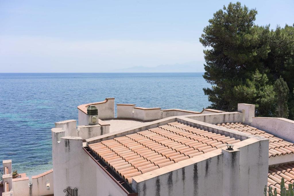 VILLA TORRAMMARE - RELAX ON THE SEASIDE room 4