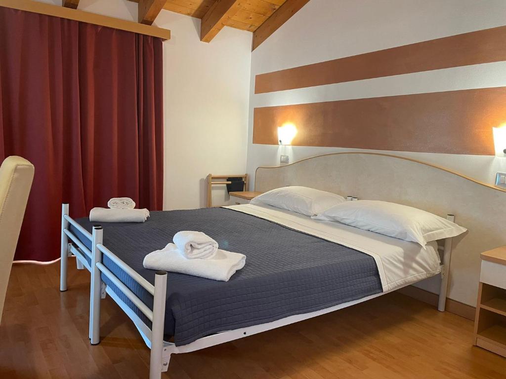 Vittoria Rooms Peschiera room 4