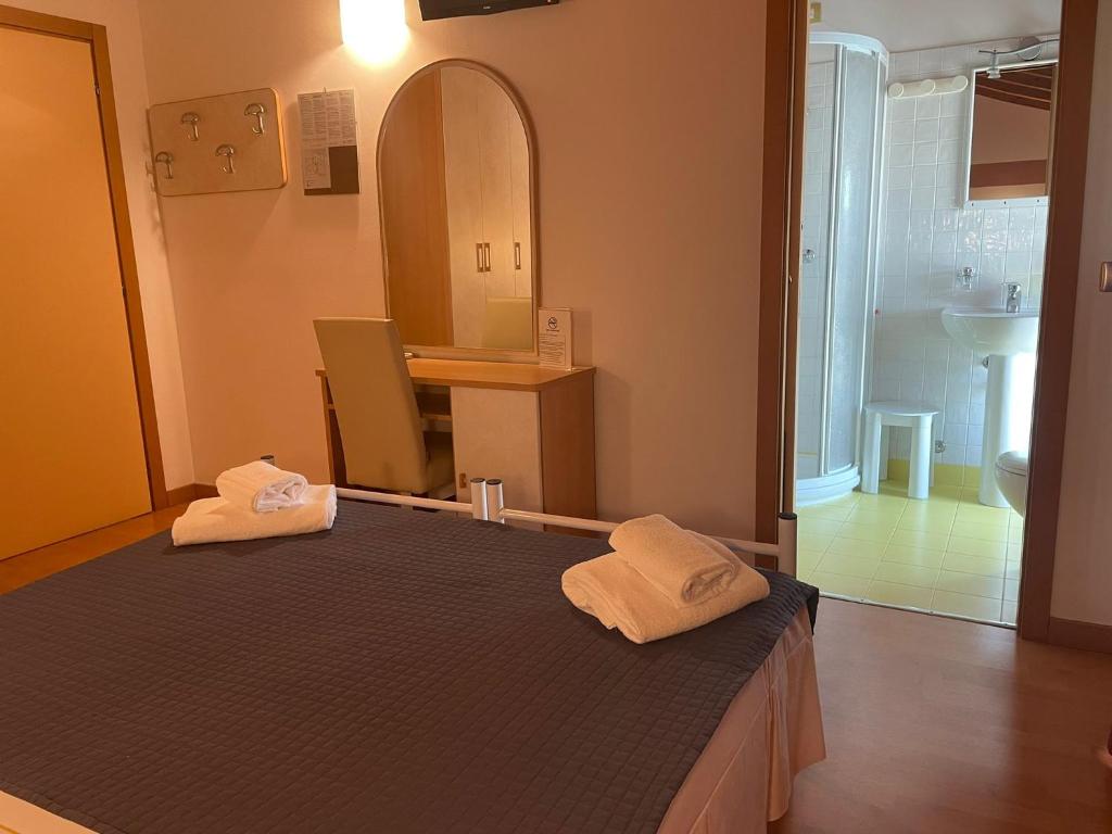 Vittoria Rooms Peschiera room 6