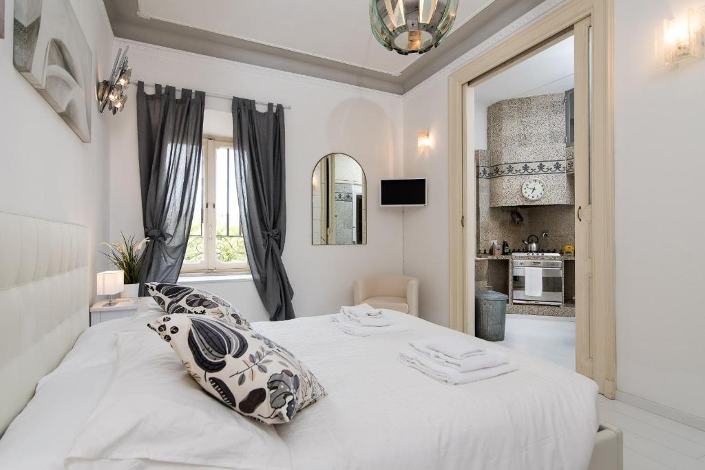 White Borgo Apartment room 1
