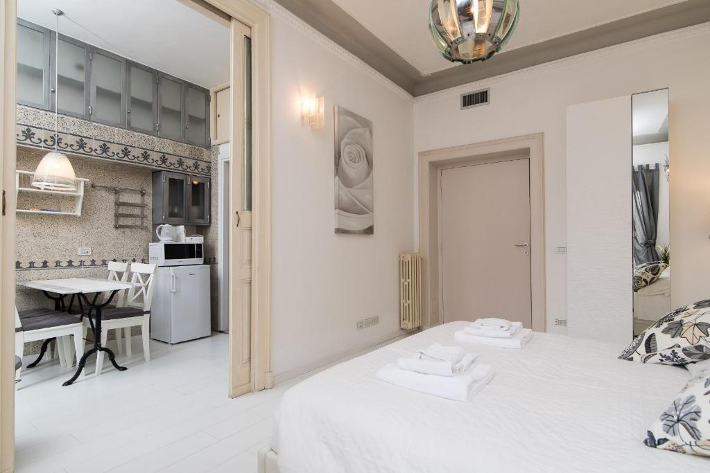 White Borgo Apartment room 3