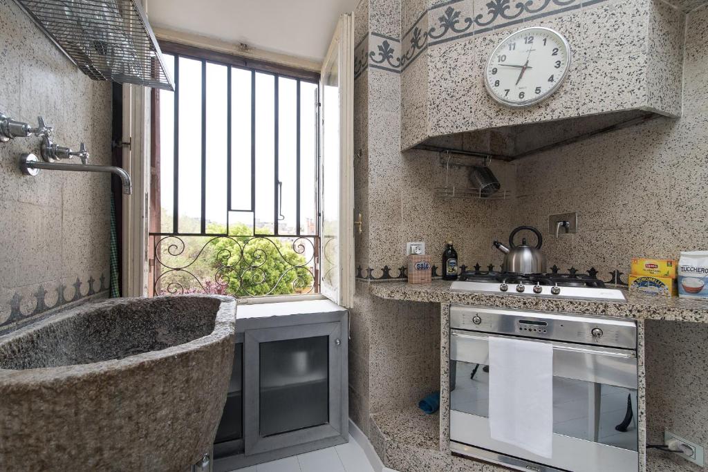 White Borgo Apartment room 6