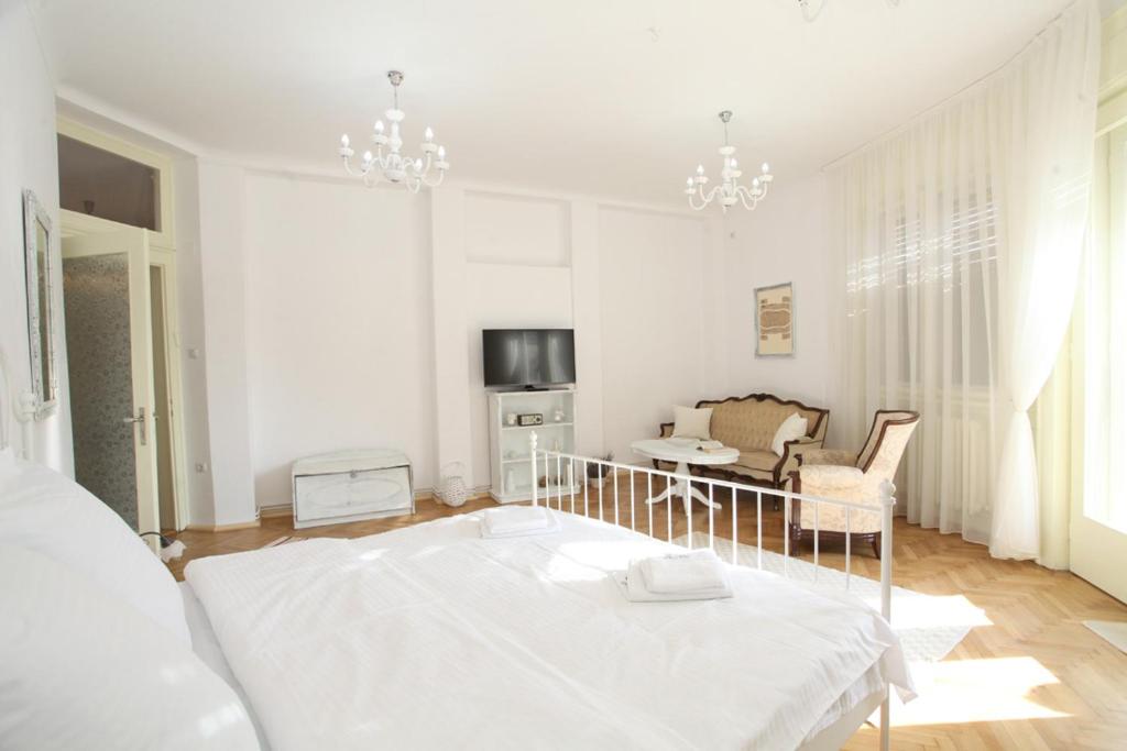 White Opera room 2